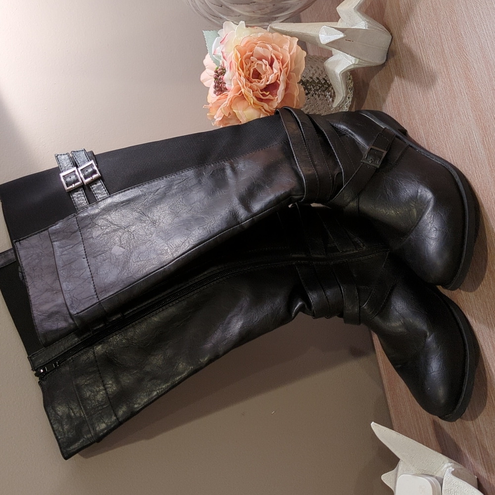 Black wide knee boots
